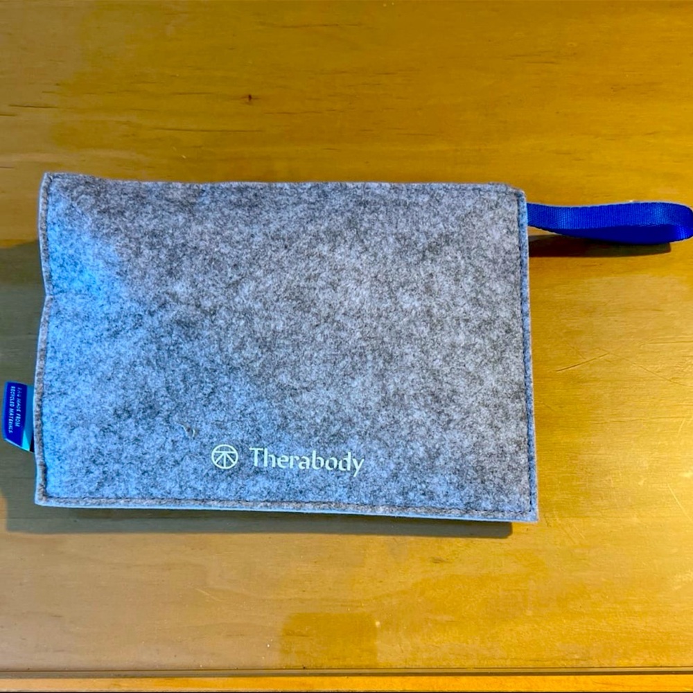 United Airline Therabody amenity set